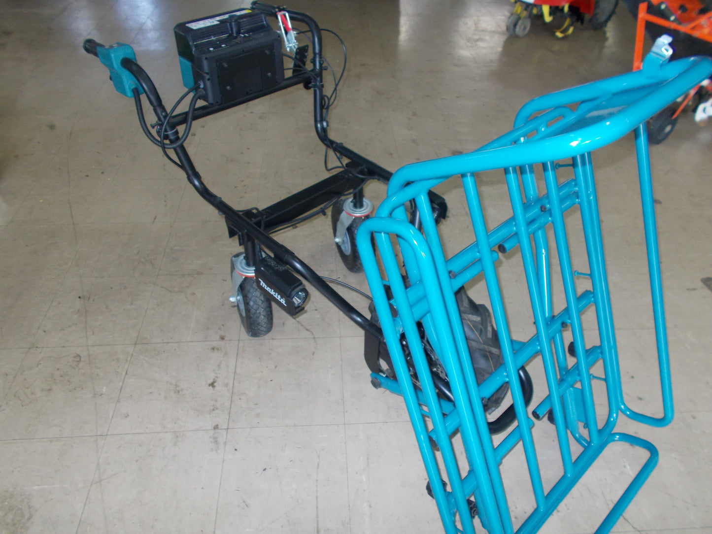 マキタ 中古 充電式運搬車