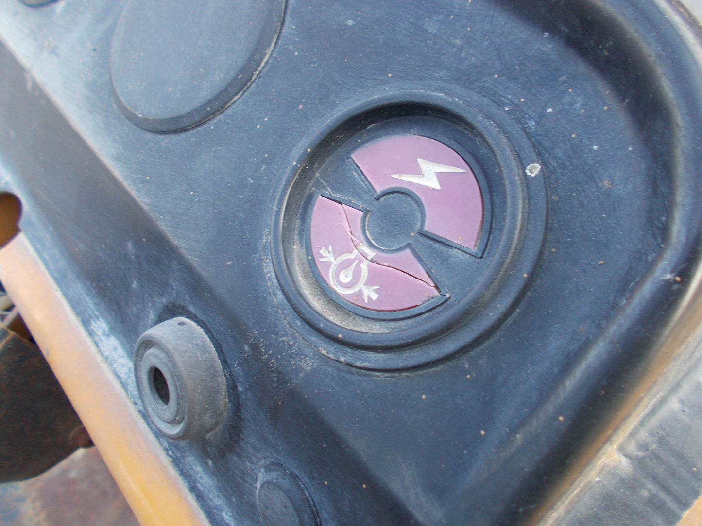 コマツ 中古 フォークリフト FD15L-12