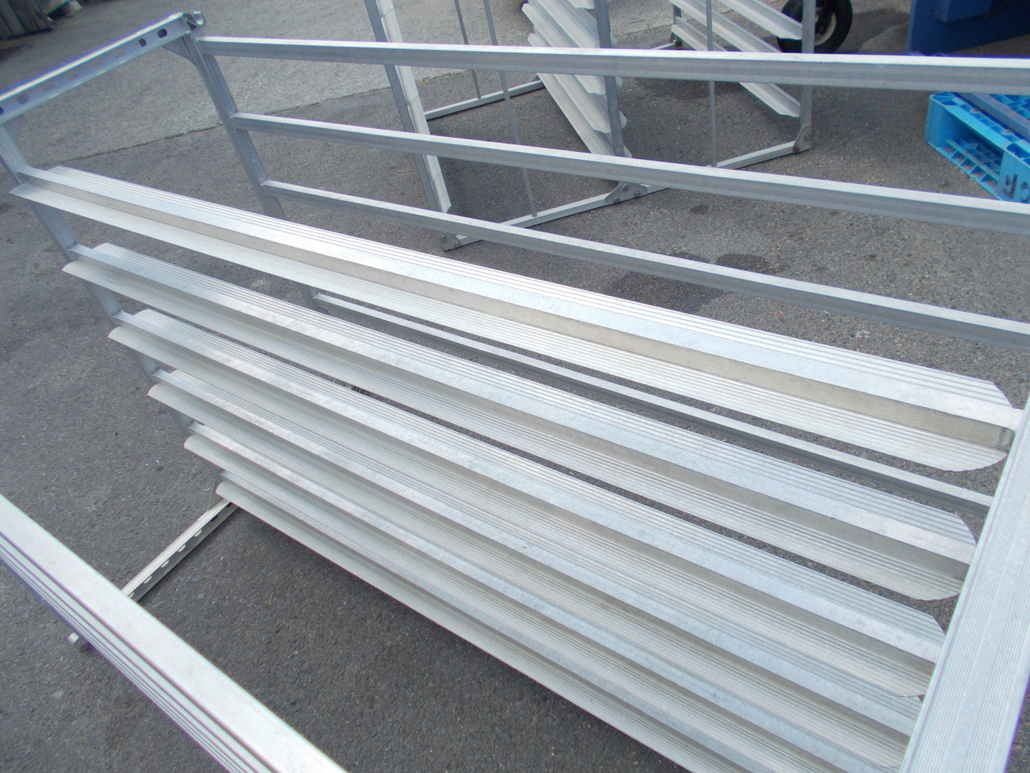 メーカー不明 中古 アルミ苗だな