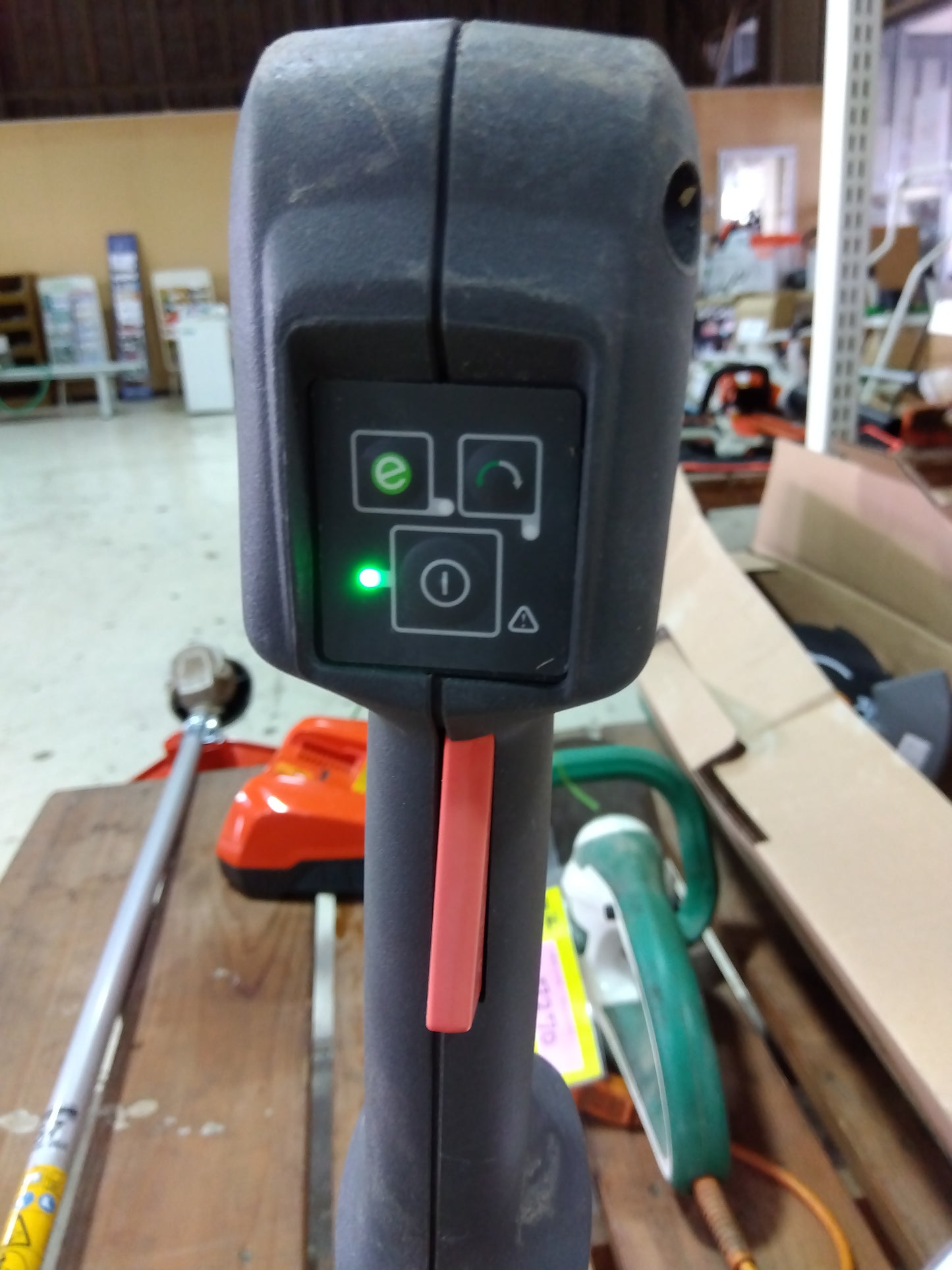 ハスクバーナ バッテリー式 刈払機/チェンソー