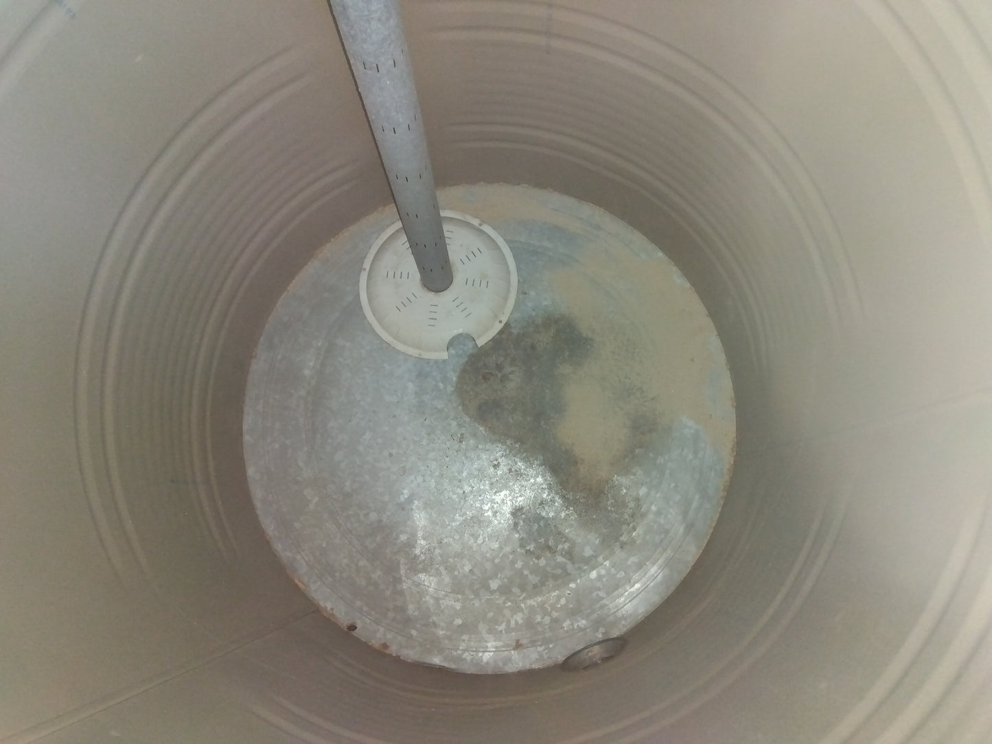 中古 穀物貯蔵タンク 白