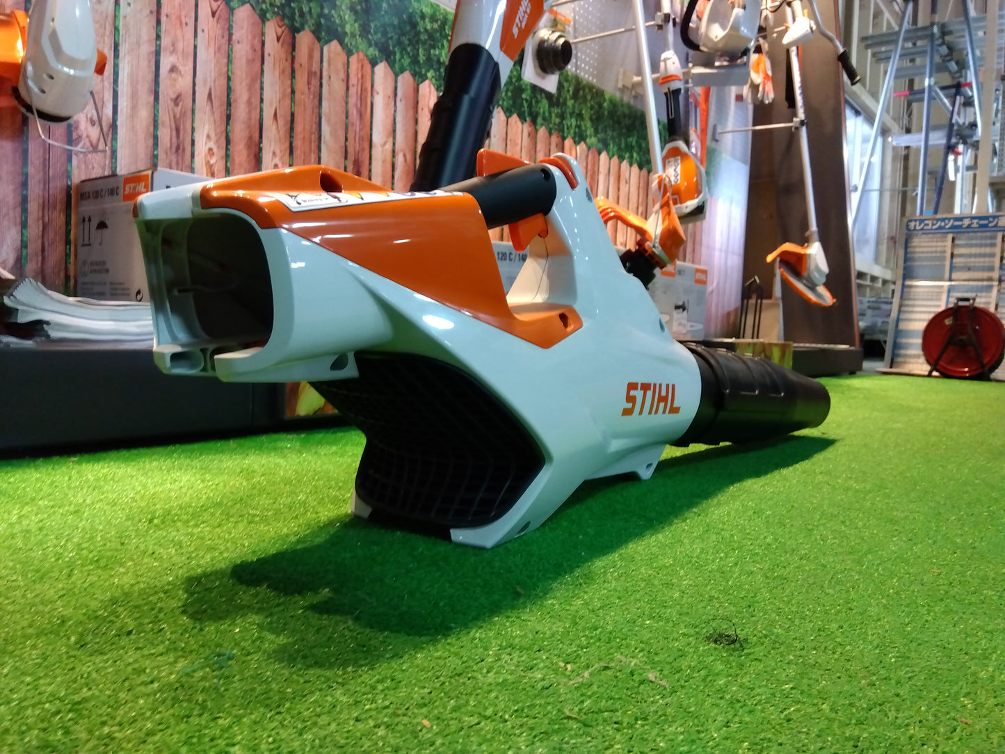 スチール 『未使用展示機』 ハイパワーバッテリーブロワー BGA86