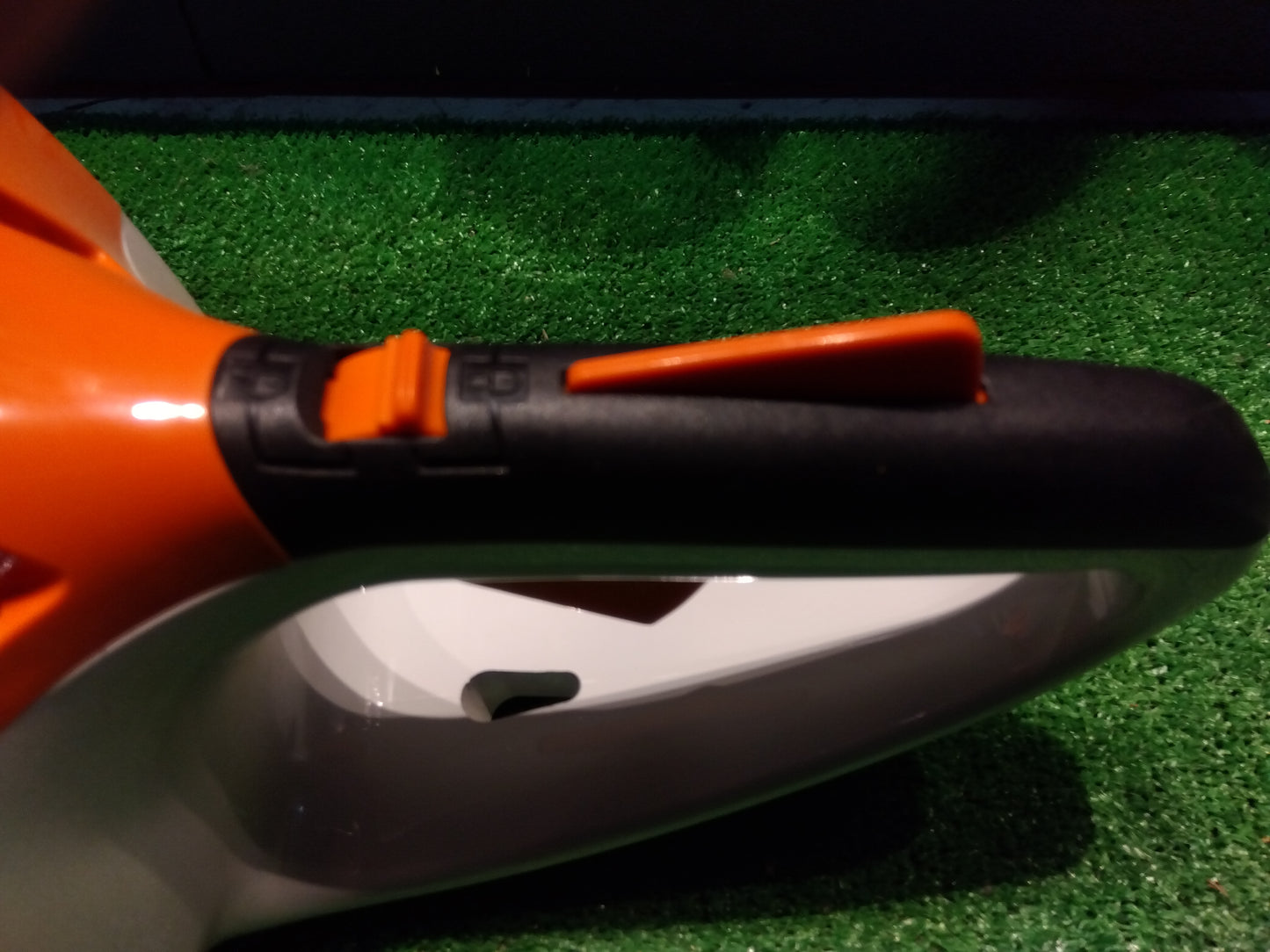 スチール 『未使用展示機』 バッテリーヘッジトリマー HSA66