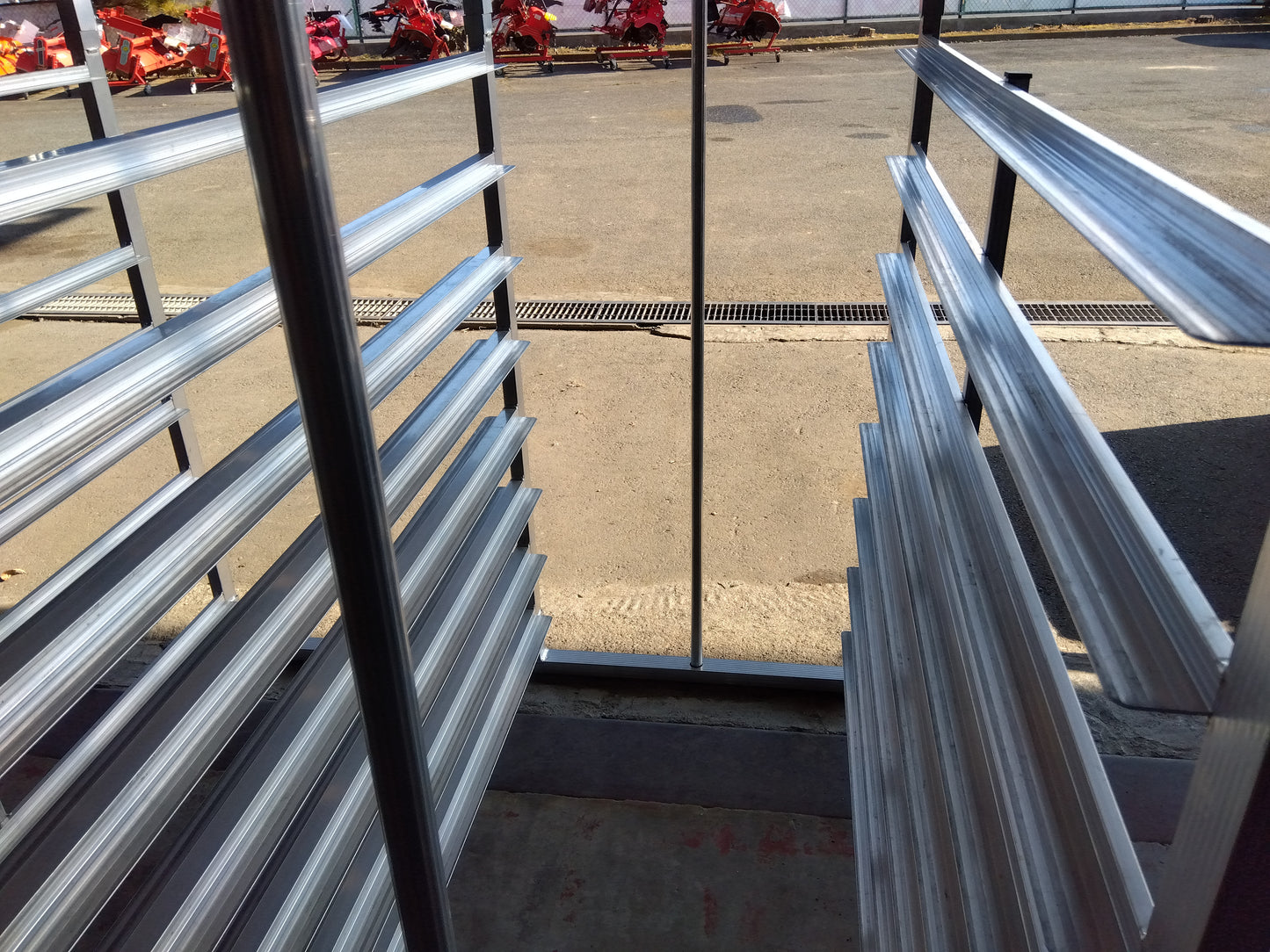 中古 アルミ苗コンテナ SP-64 『宮城店1771』