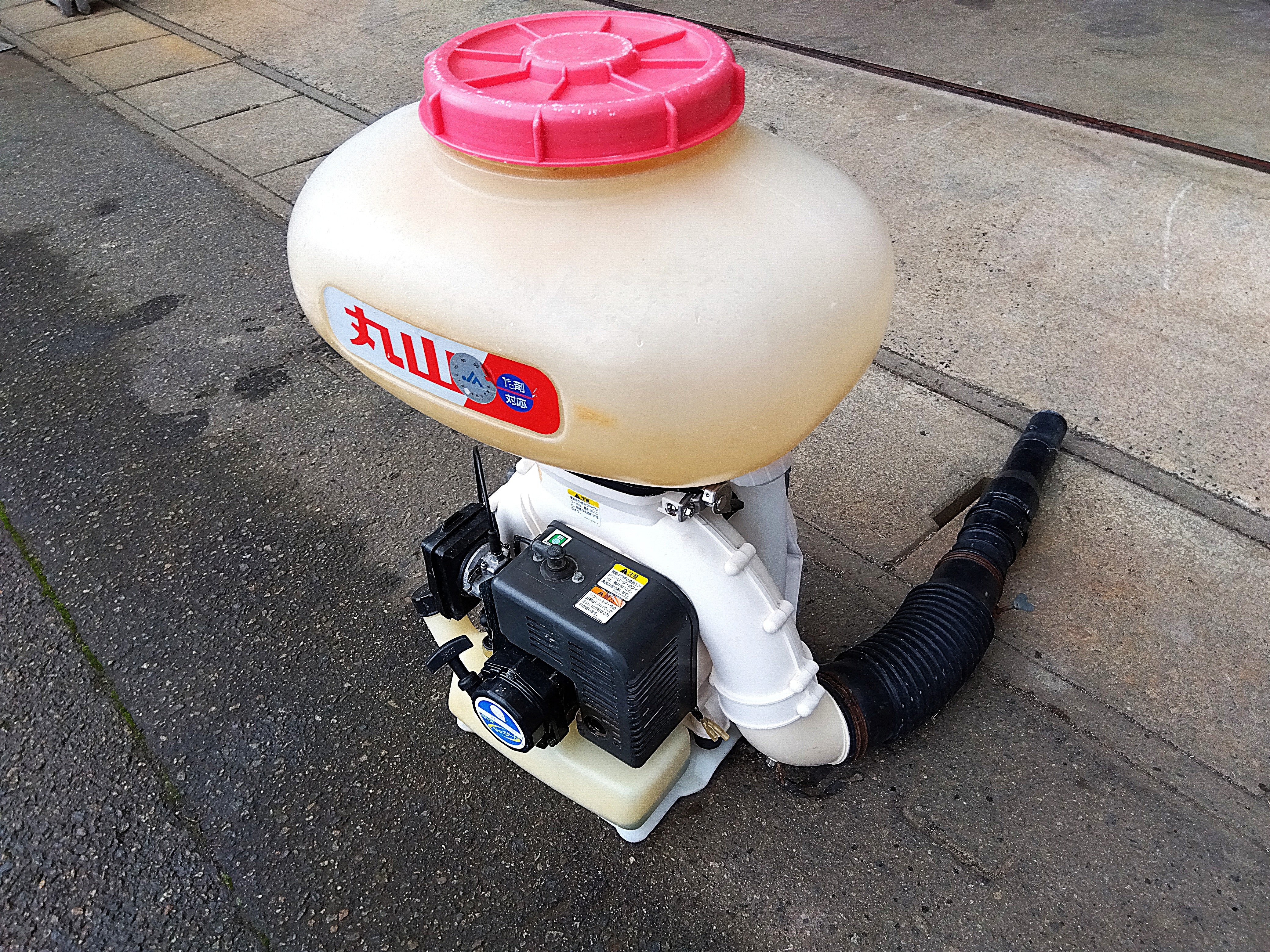 丸山背負動力散布機 MDJ61G-15 丸山 背負式動力散布機 MDJ61G-26【山形店9544】 – 農キング