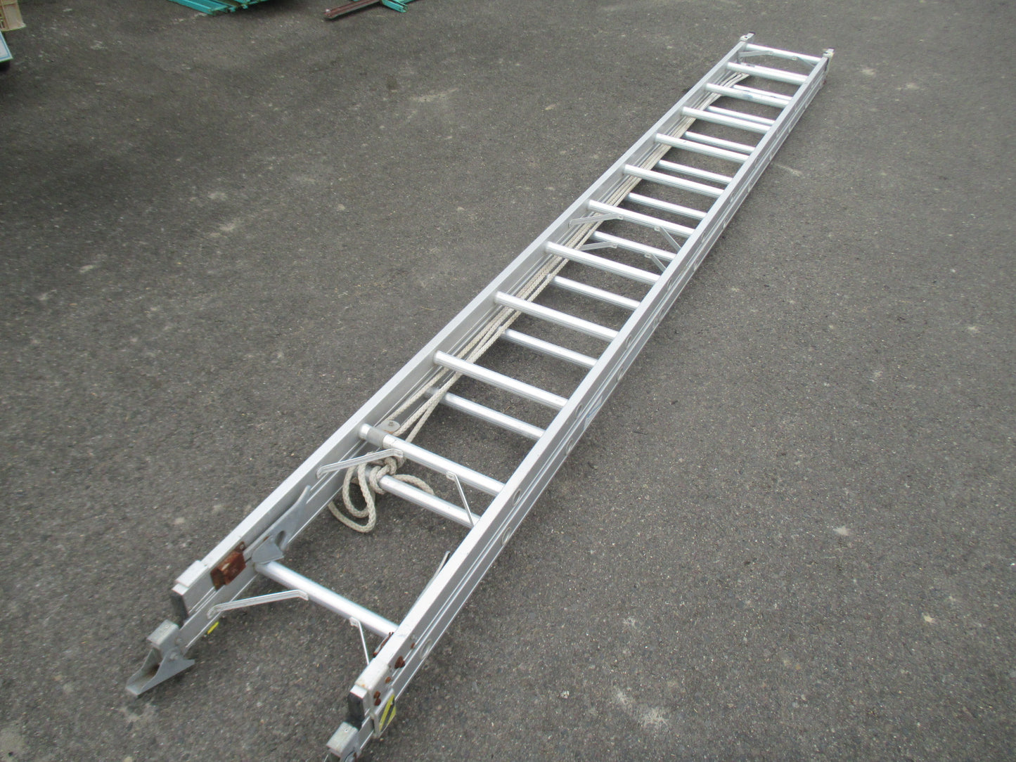 不明 中古 伸脚はしご NH-65
