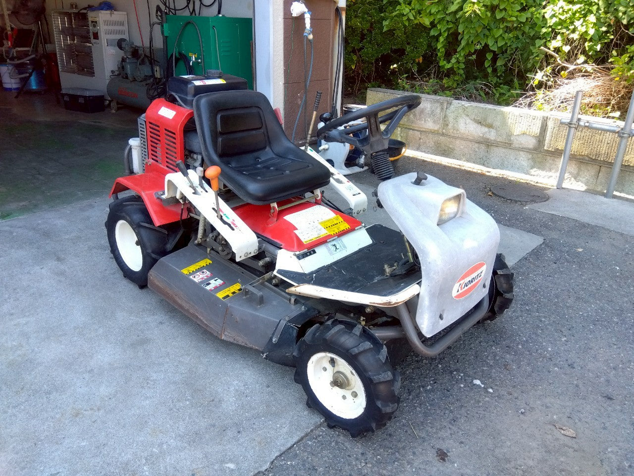 【中古】 もぐら掟なき荒野 オーレック 中古 乗用モア RM86 – 農キング