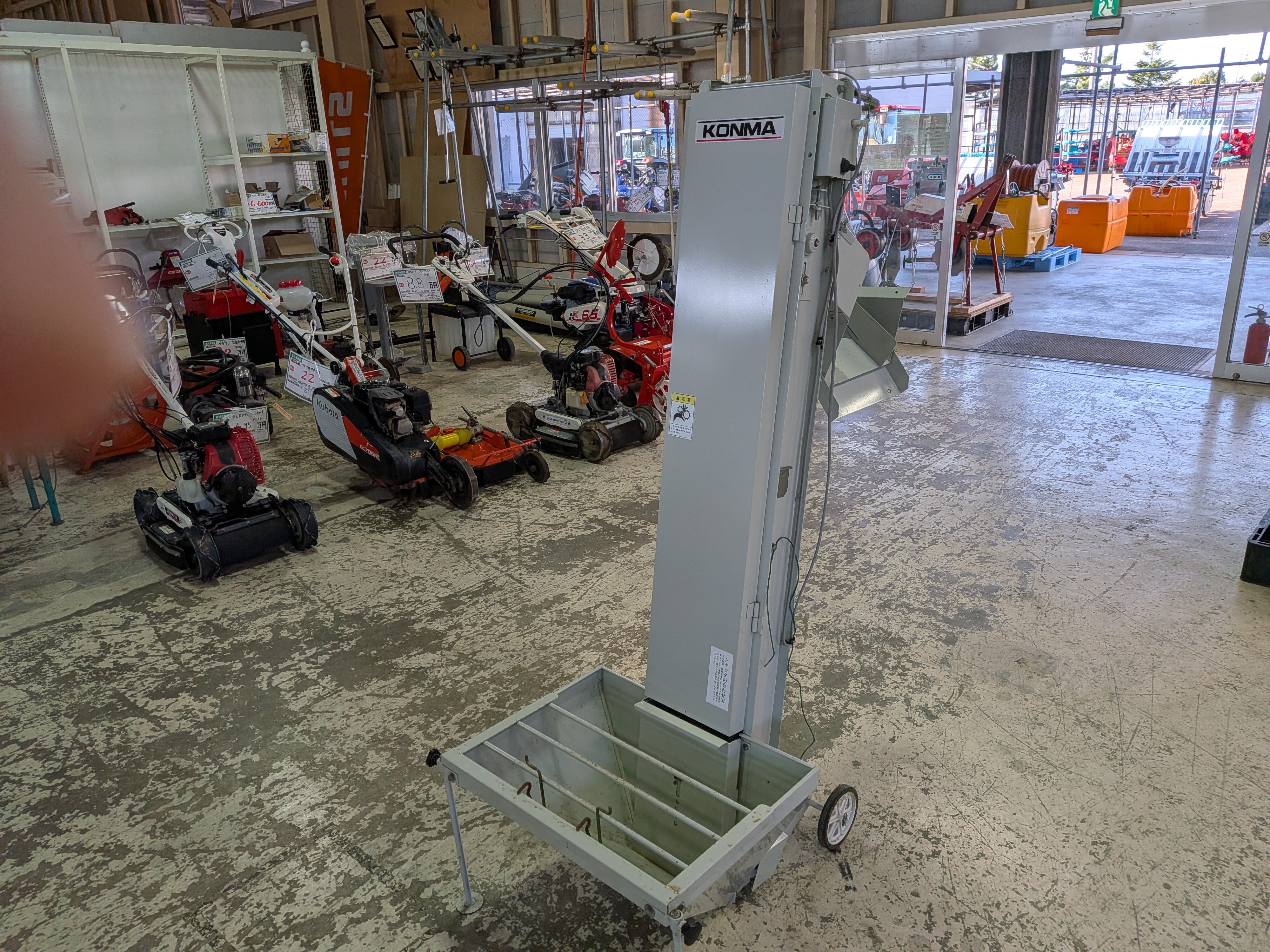 コンマ製作所 中古 床土用土供給機 BC-P82Y 【山形店 10324】 – 農キング