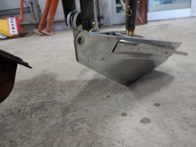 ラビット 乗用溝切機