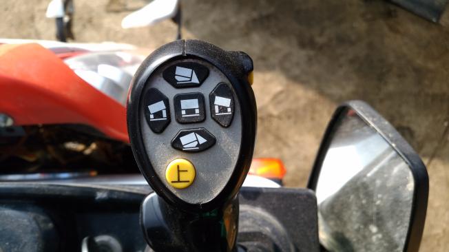 クボタ4条225時間コンバイン