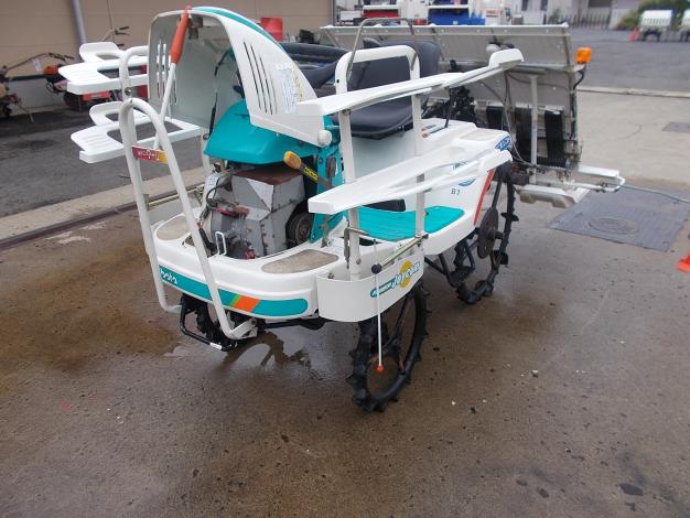 クボタ4条乗用田植機
