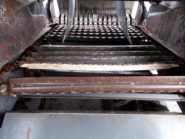 自走式セル付きロールベーラー