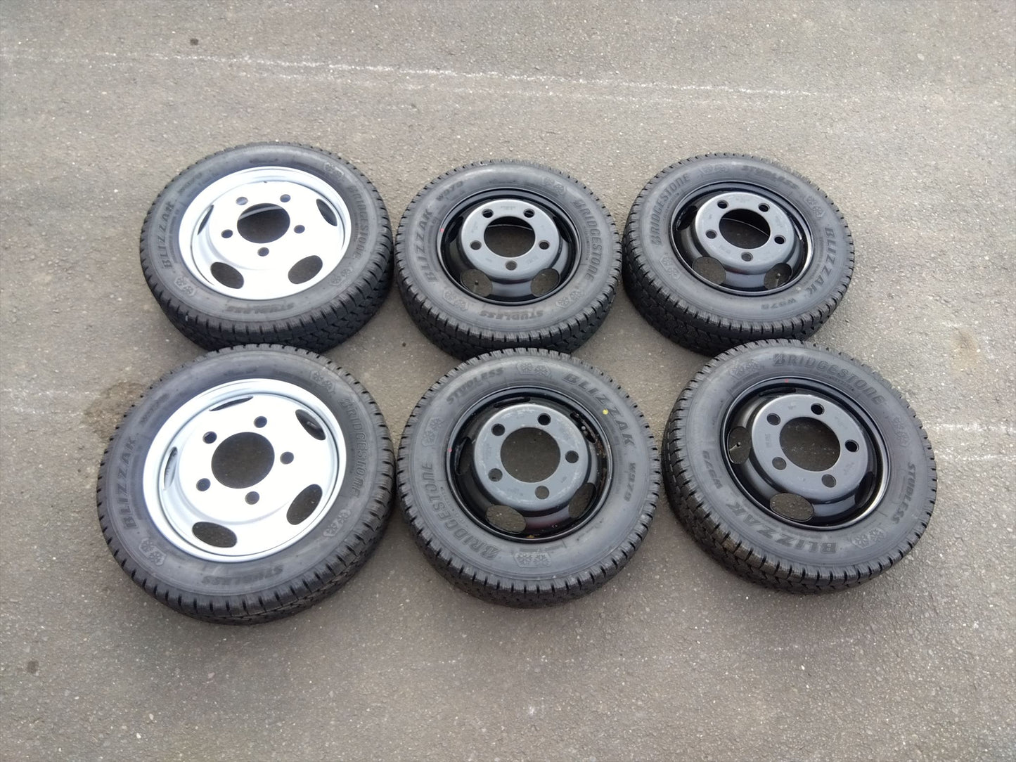 中古 トラック用 スタッドレス タイヤ ブリザック W979 いすゞ エルフ 2トン車