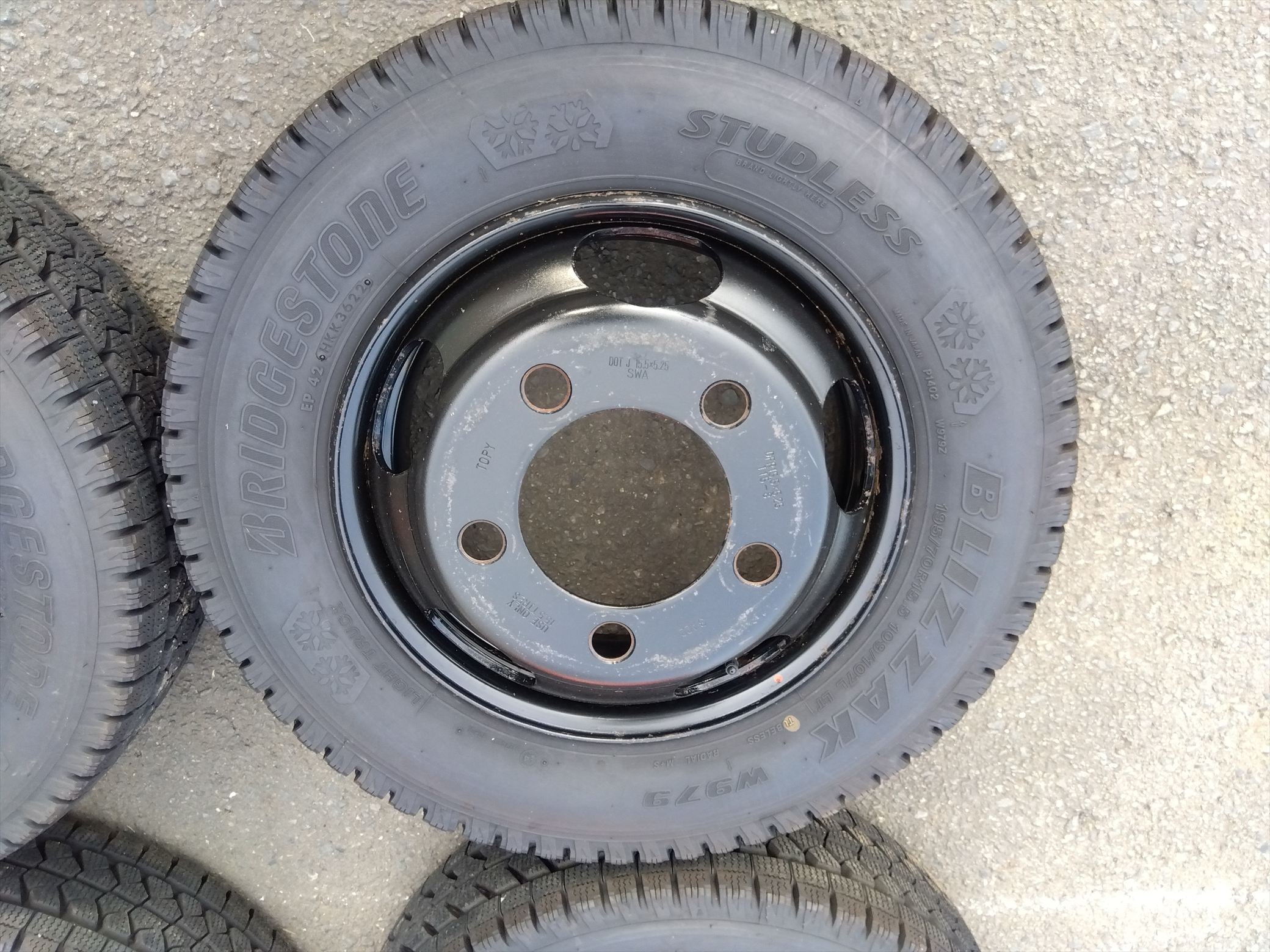 中古 トラック用 スタッドレス タイヤ ブリザック W979 いすゞ エルフ