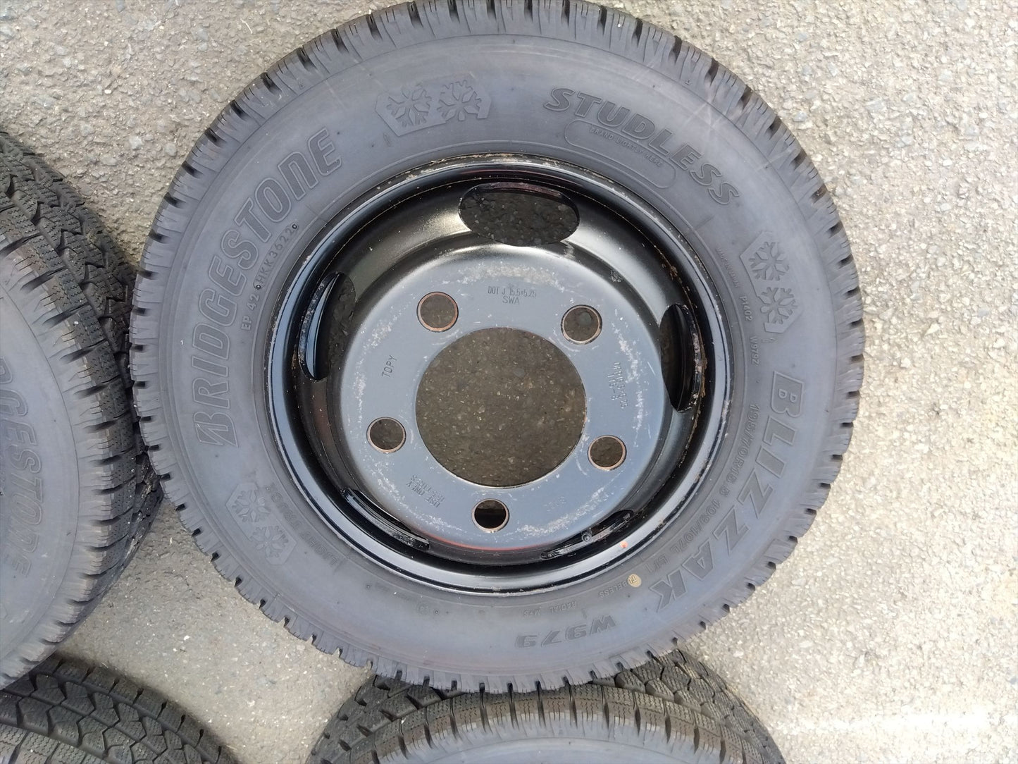 中古 トラック用 スタッドレス タイヤ ブリザック W979 いすゞ エルフ 2トン車