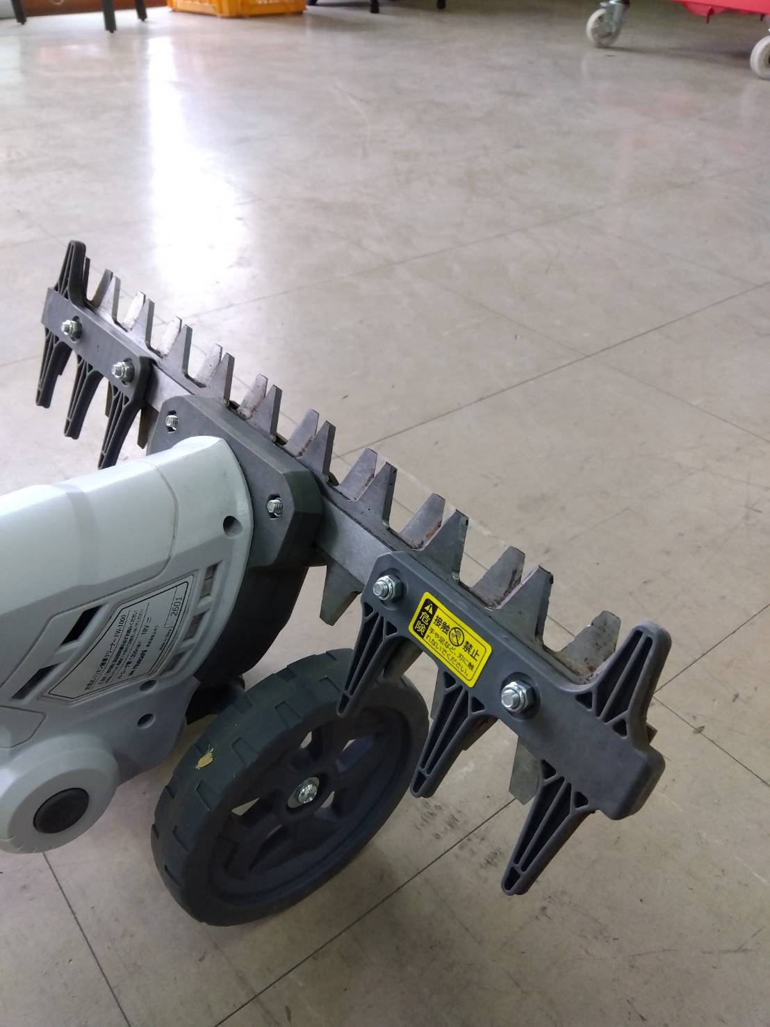 ムサシ　中古　充電式バリカン雑草クリーナー　FW-1000　草刈機