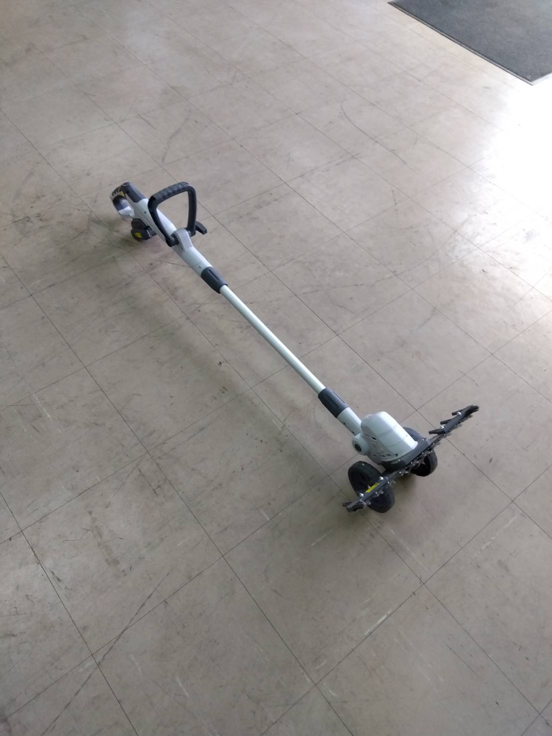 ムサシ　中古　充電式バリカン雑草クリーナー　FW-1000　草刈機