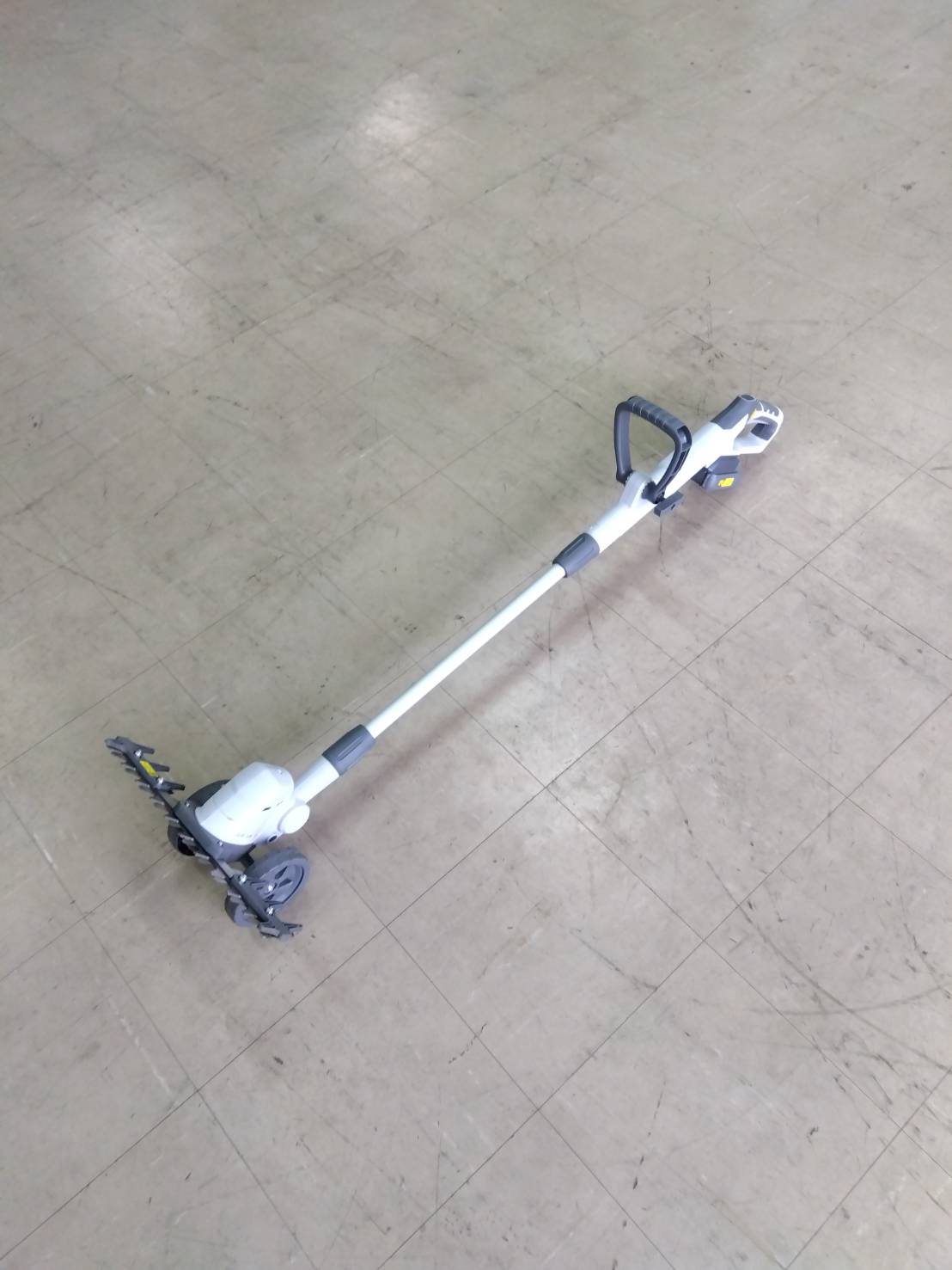 ムサシ　中古　充電式バリカン雑草クリーナー　FW-1000　草刈機