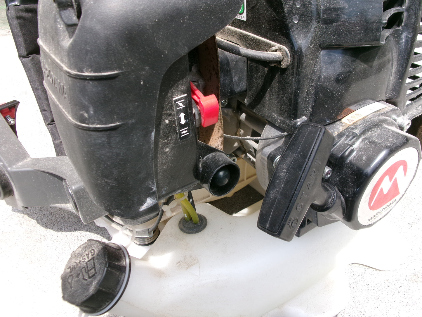 丸山　中古　背負動力散布機　MDJ7000G-26