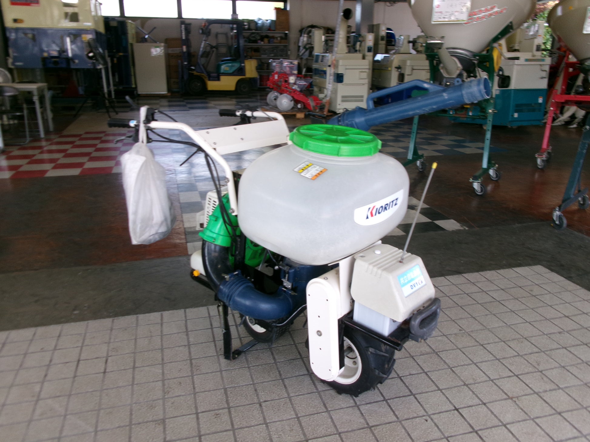 共立 自走式動力散布機 52L 自走式 DV1/52W – 農キング 