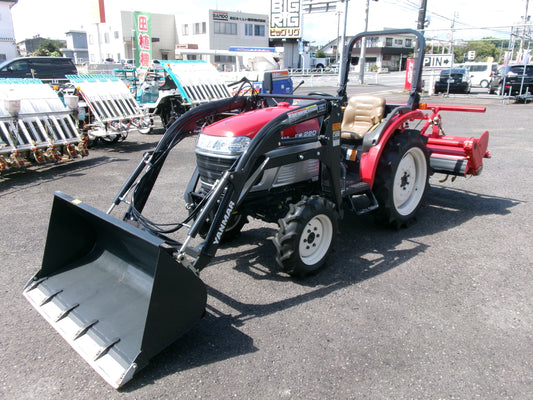 ヤンマー　中古　トラクター　EF220　ローダー付　118時間　※セール対象外
