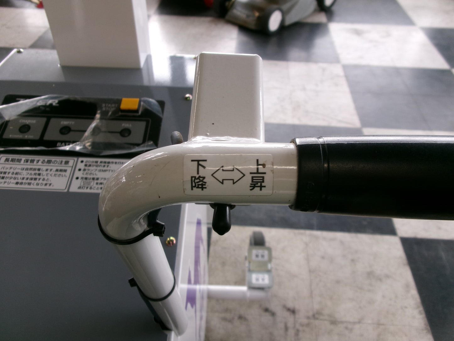 タイガー　中古　米袋昇降機　LUB-208　バッテリー式