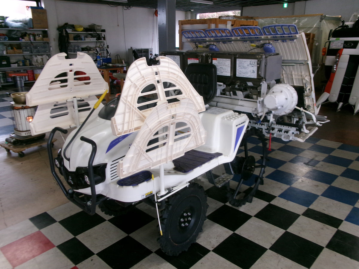 三菱　中古　田植機　LE4A
