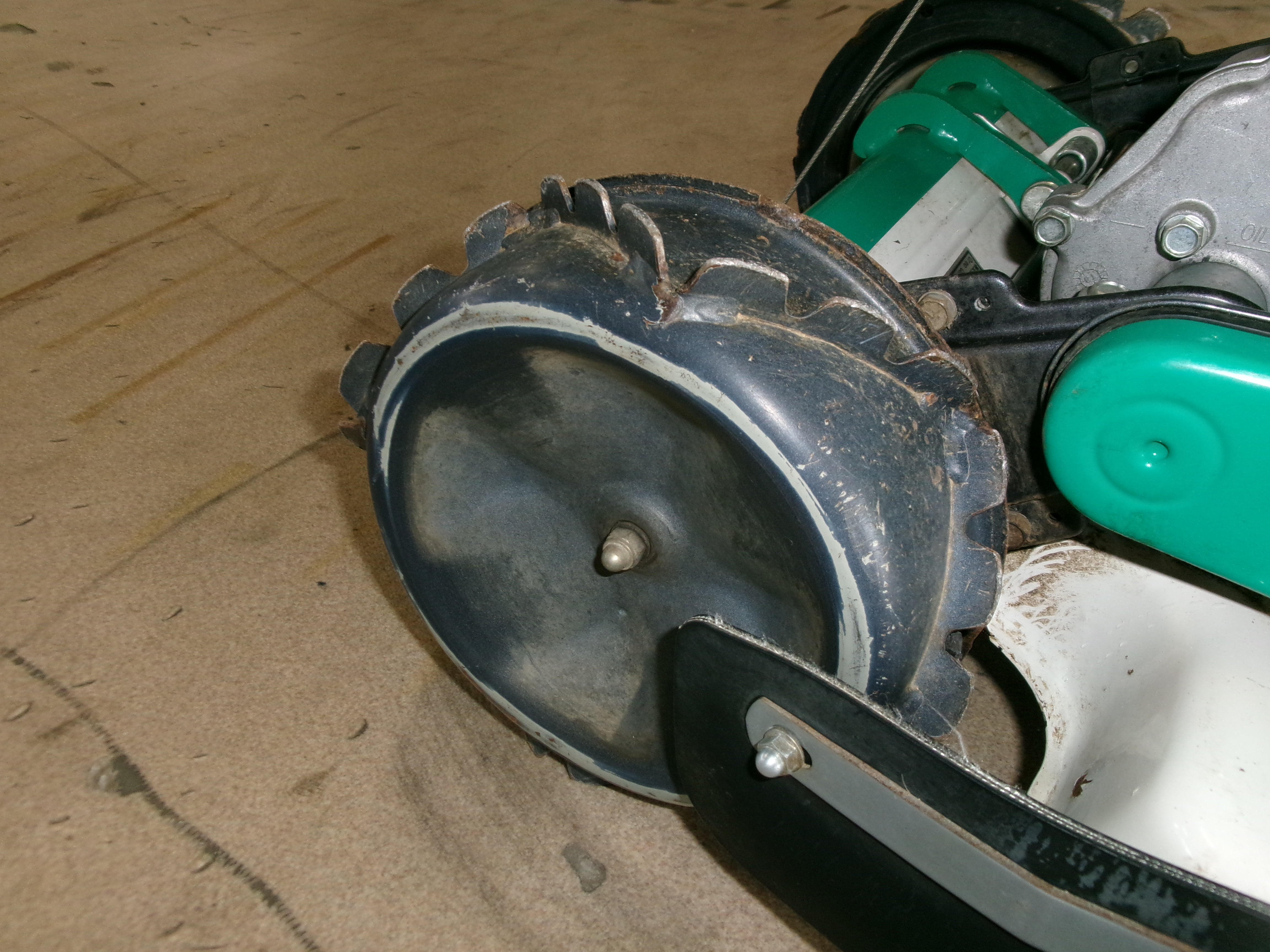 草刈機　オーレック　スパイダーモアー　SP852F　爪良好　高年式 新商品】178,000円にてお取引 自走式草刈機 オーレック スパイダーモア