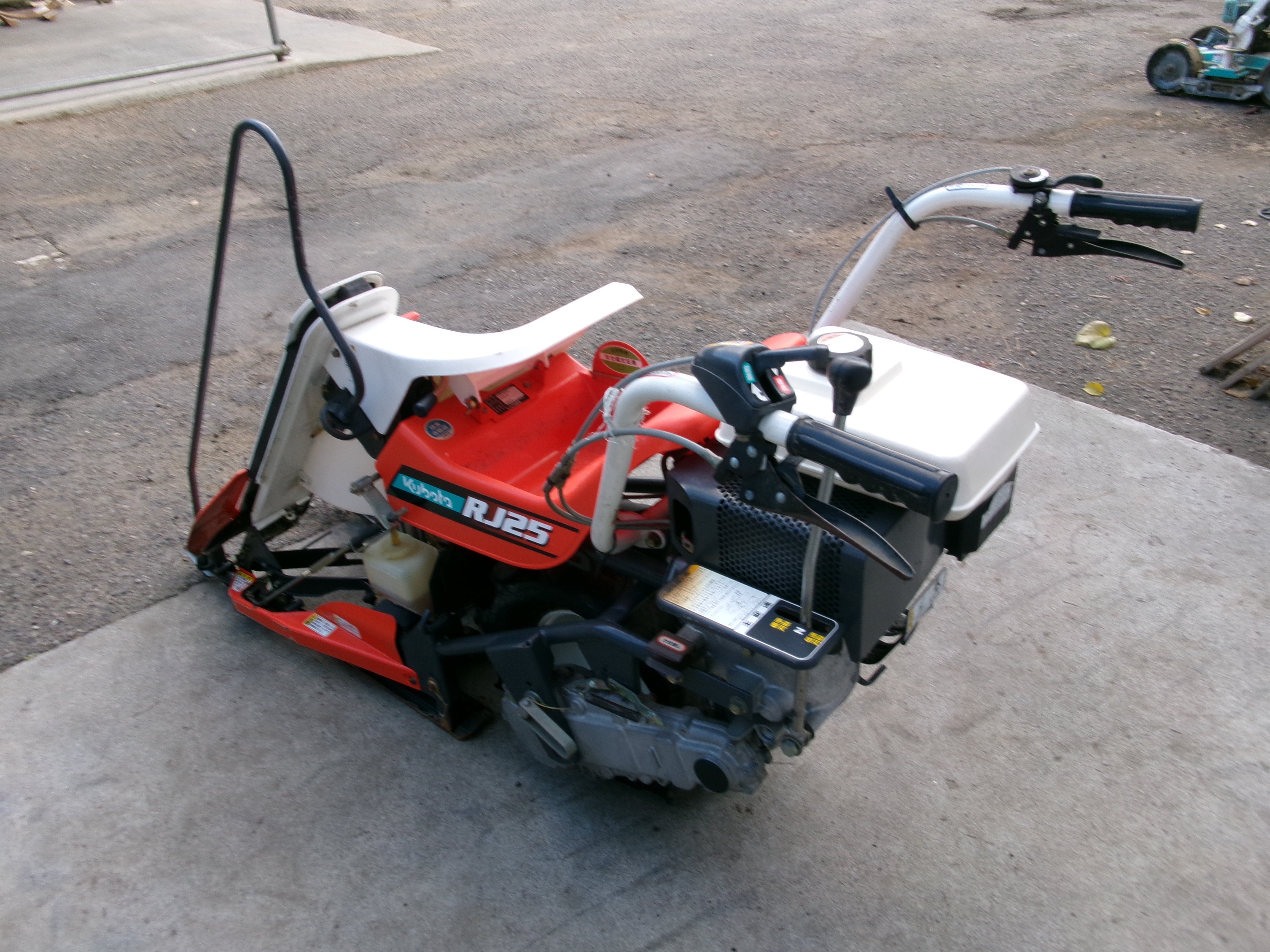 長崎発　クボタ RJ25　バインダー　1条刈り　実働品　ガソリン OHV 長崎発 クボタ RJ25 バインダー 1条刈り 実働品 ガソリン OHVの通販は