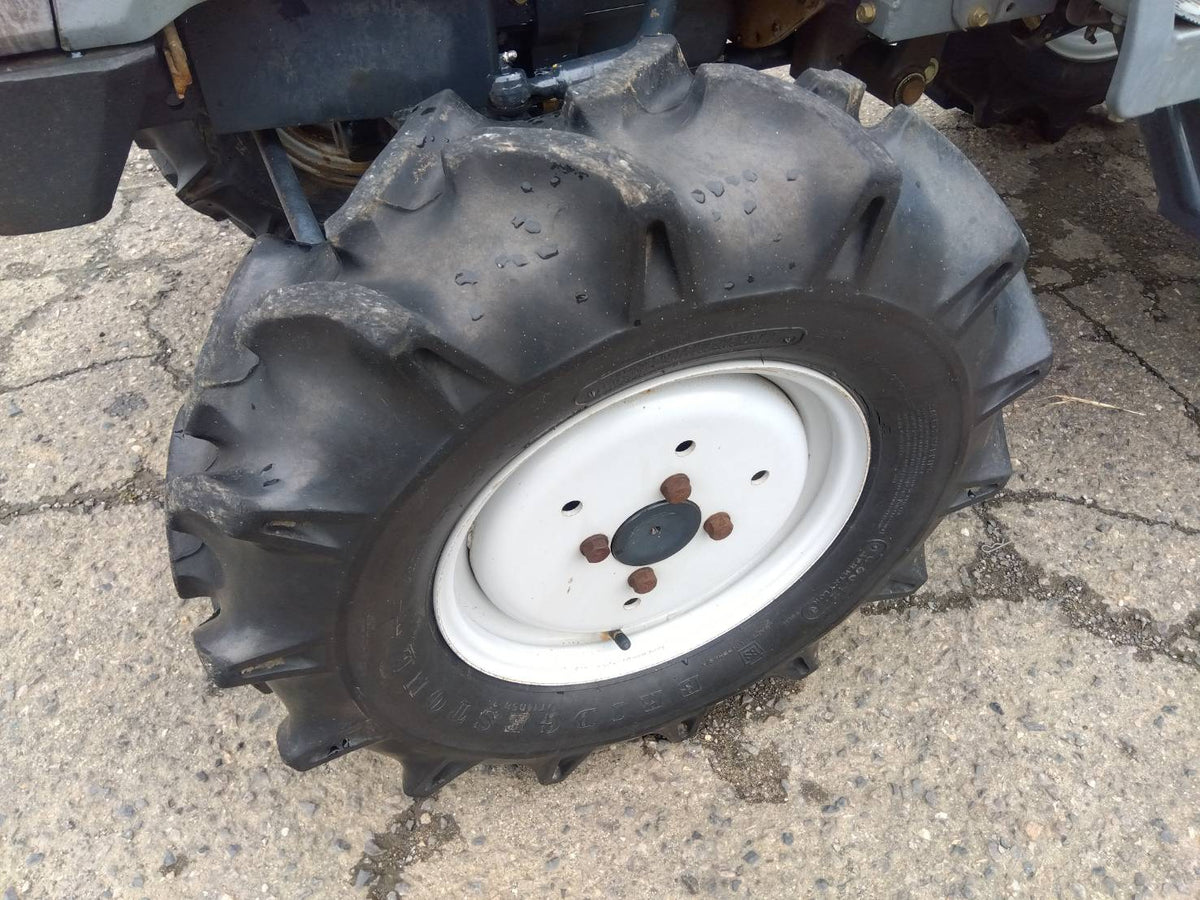 イセキ　中古　トラクター　20馬力　THS20-S