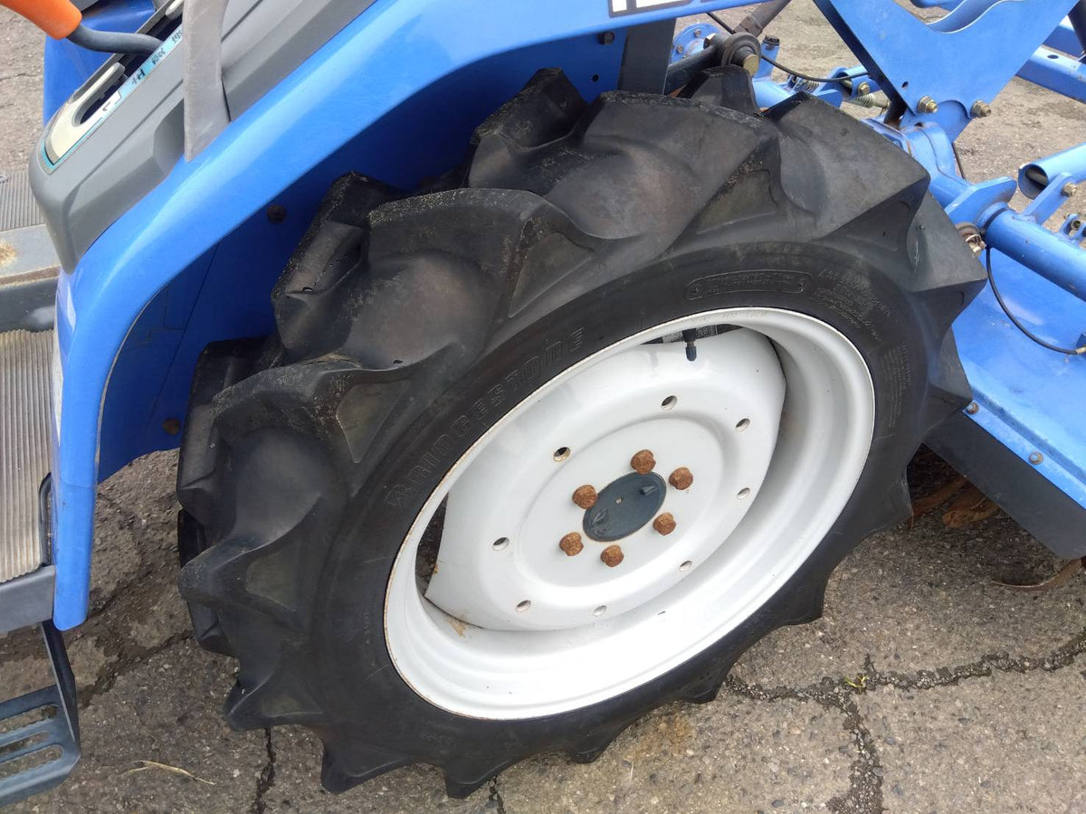 イセキ　中古　トラクター　20馬力　THS20-S