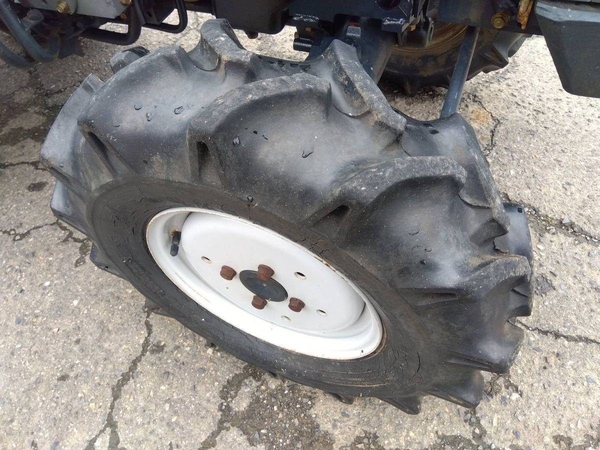イセキ　中古　トラクター　20馬力　THS20-S