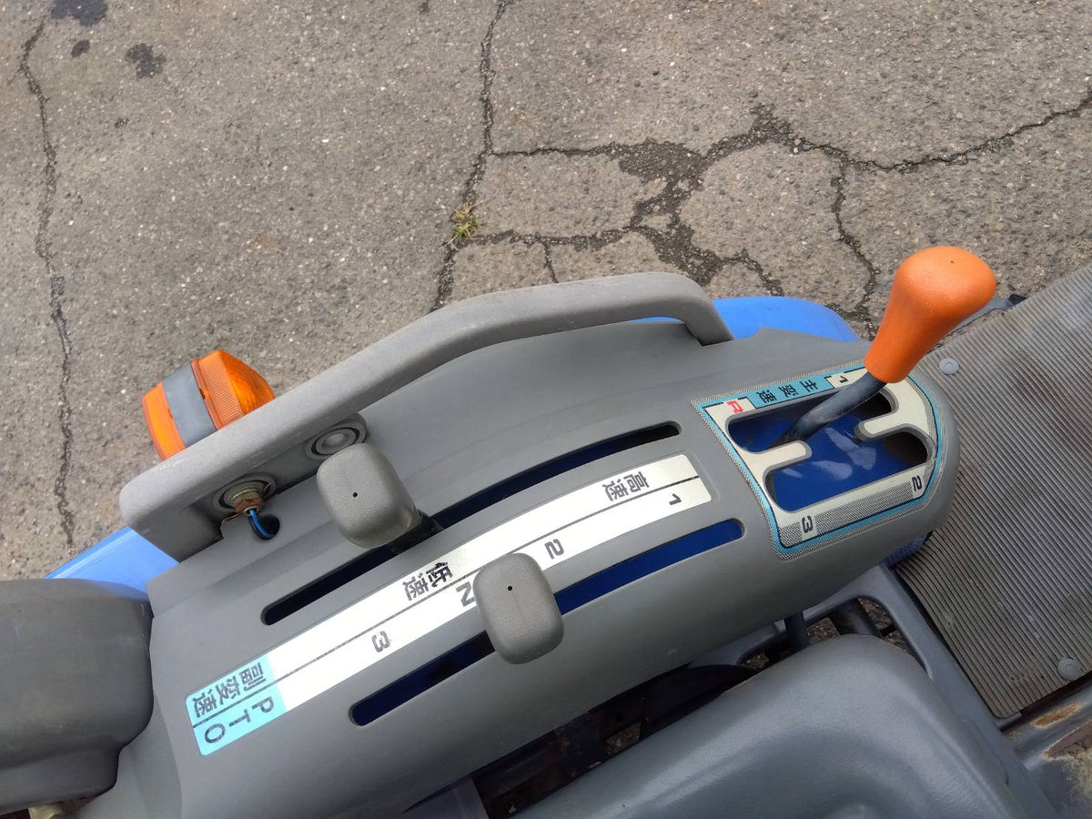 イセキ　中古　トラクター　20馬力　THS20-S