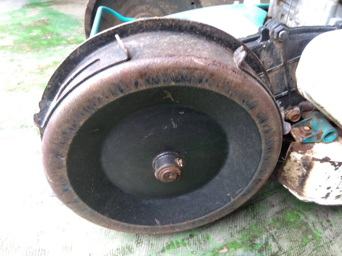 【ジャンク品】クボタ　中古　自走式草刈機　GC-K401EX