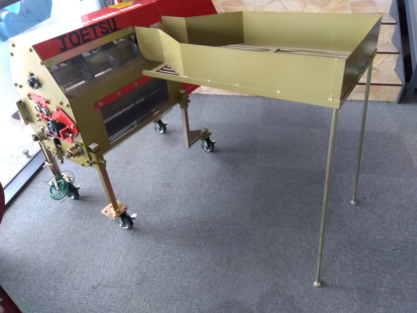 上越農機　里芋毛羽取機　SK-36AE　【岩手店339】