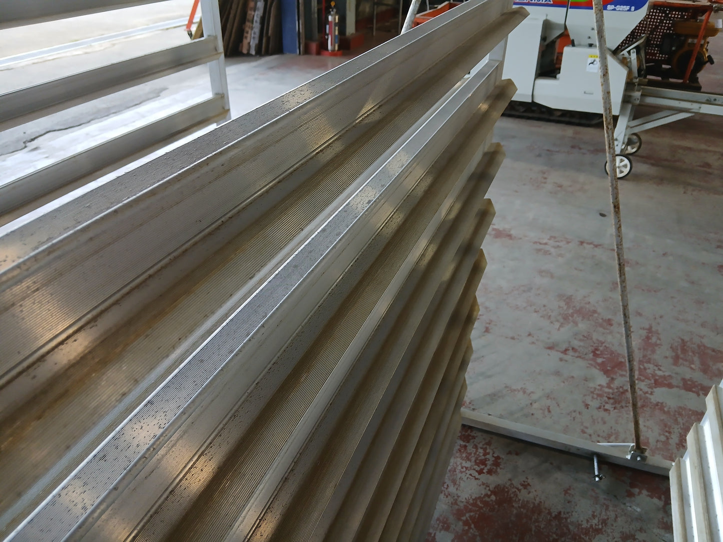 メーカー不明　中古　アルミ苗コンテナ 80枚 【宮城2665】