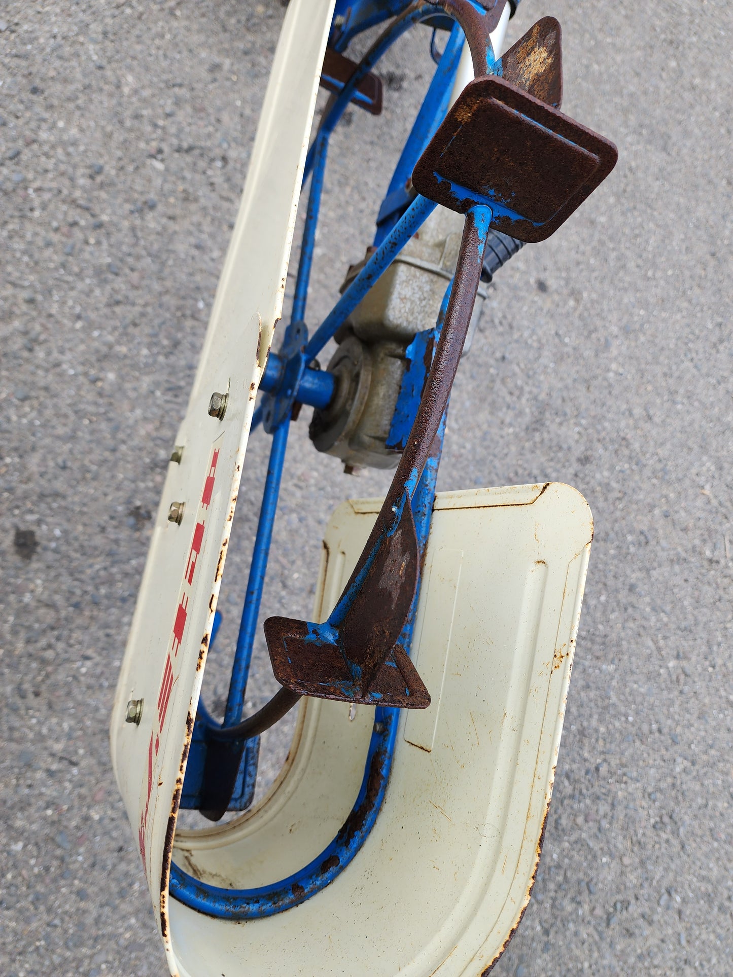 イセキ　中古　溝切機　HK4