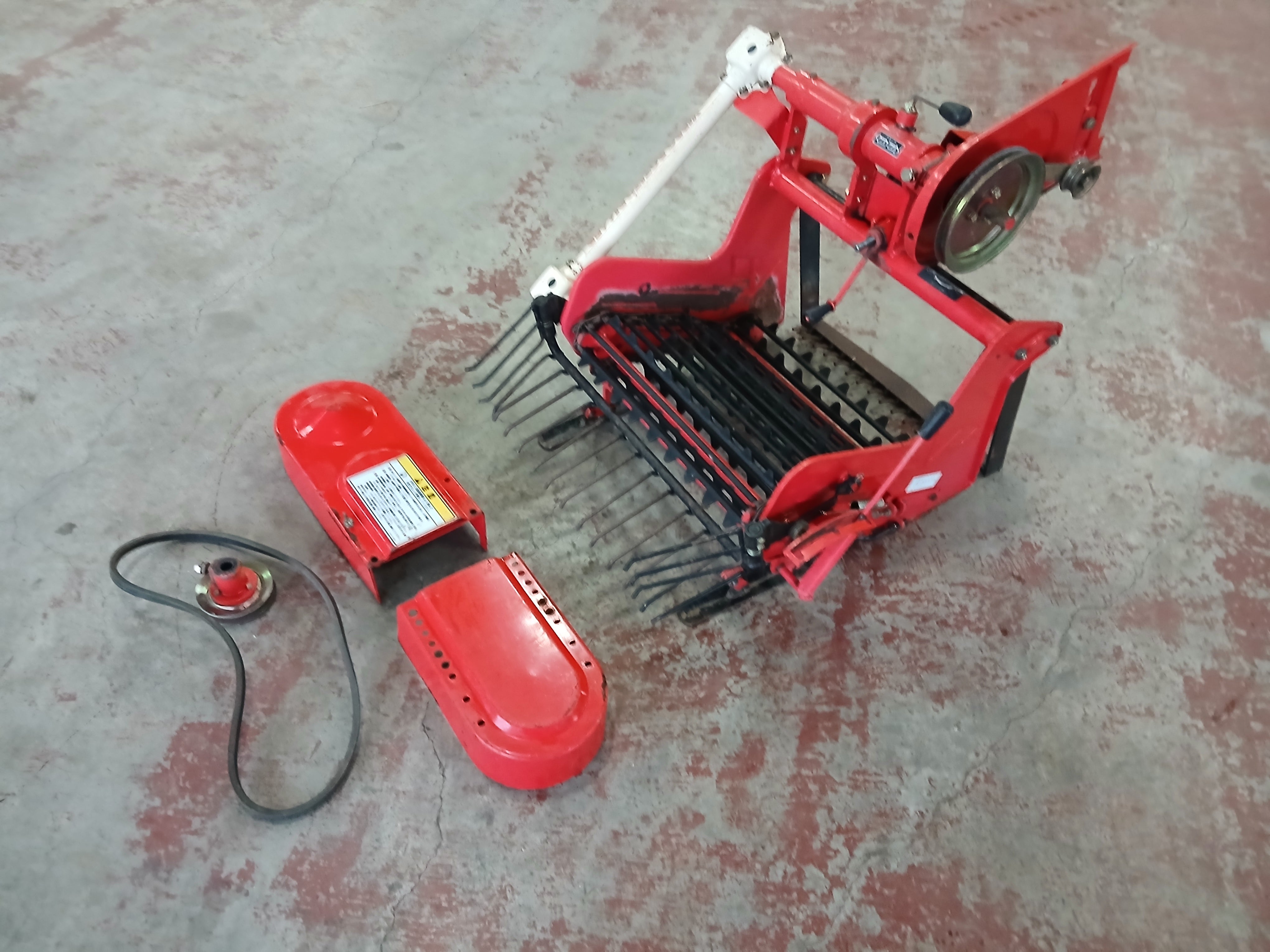 ニプロ 掘取機 SP-1400トラクター用 掘り取り イモ類 根菜類 作業機 アタッチメント 取付 中古 値下げ）ニプロ 掘取機 SP-1400トラクター用 掘り取り イモ類 根菜類