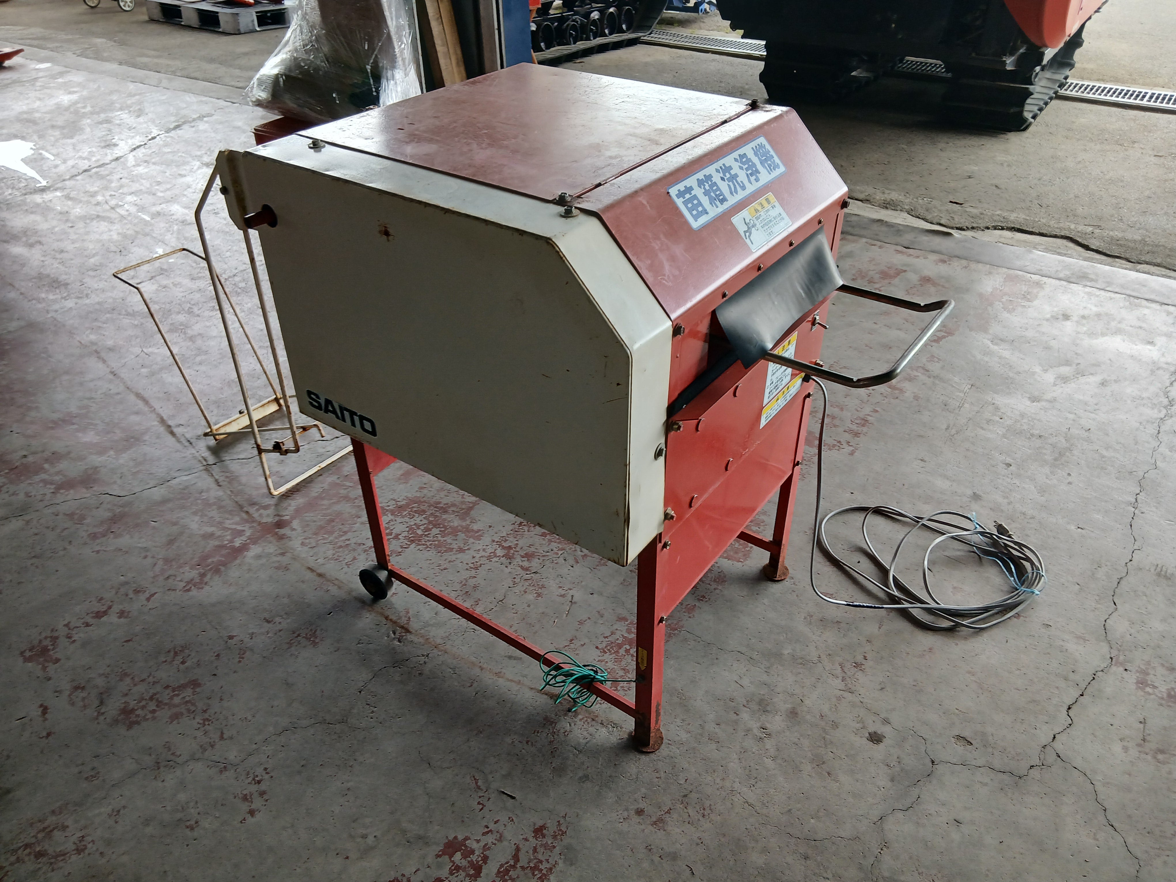 苗箱洗浄機　中古 中古苗箱洗浄機 タイーガーNBC300 最大300枚／時 200W | 中古農機具と