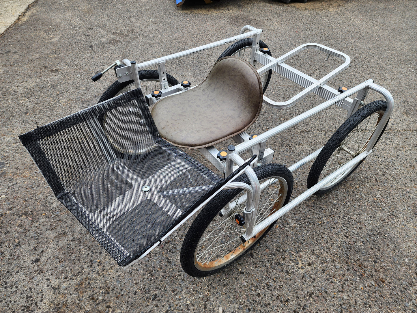 ハラックス　中古　乗用植付作業車（アルミ）　NKS-1100