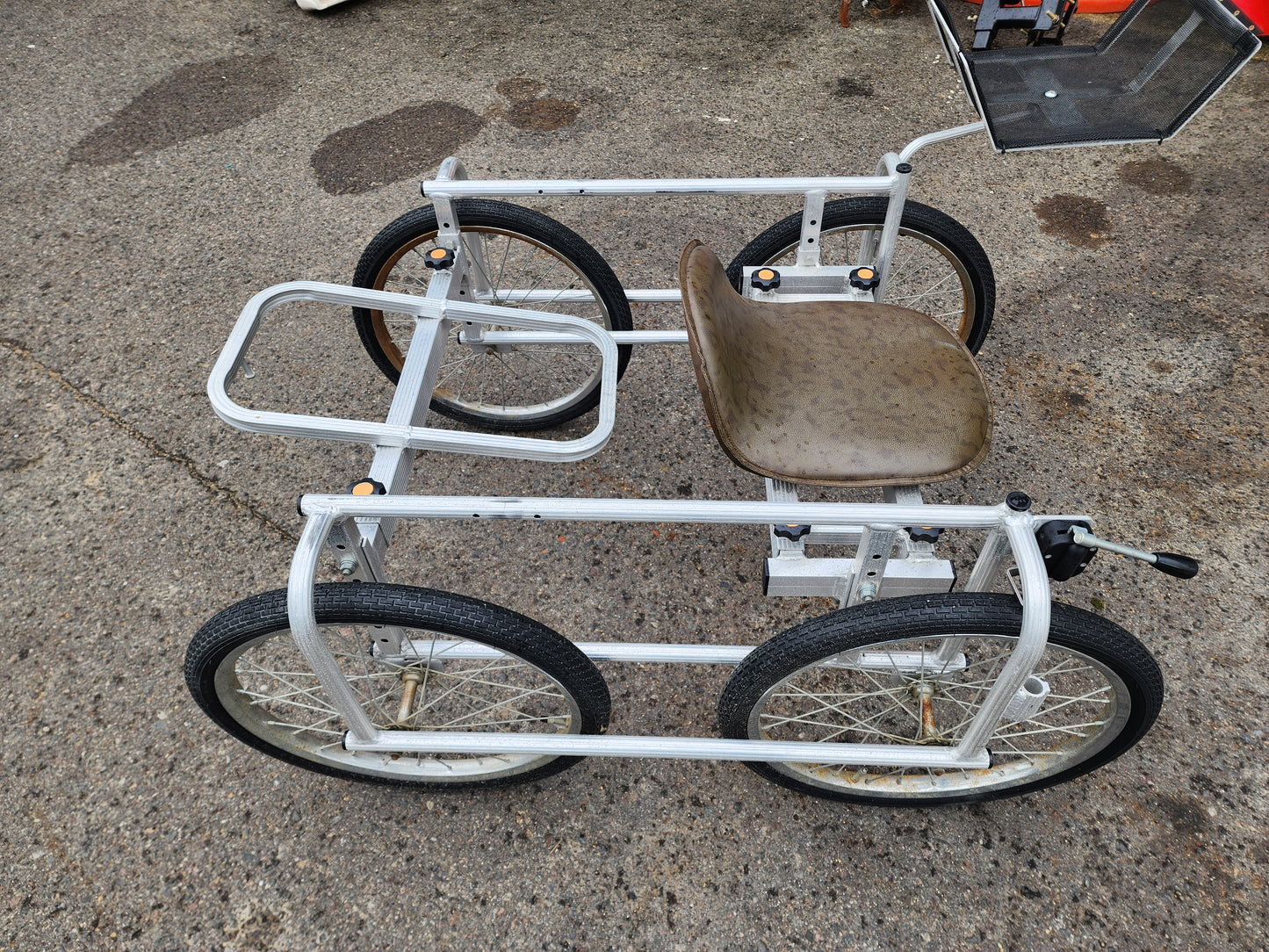 ハラックス　中古　乗用植付作業車（アルミ）　NKS-1100