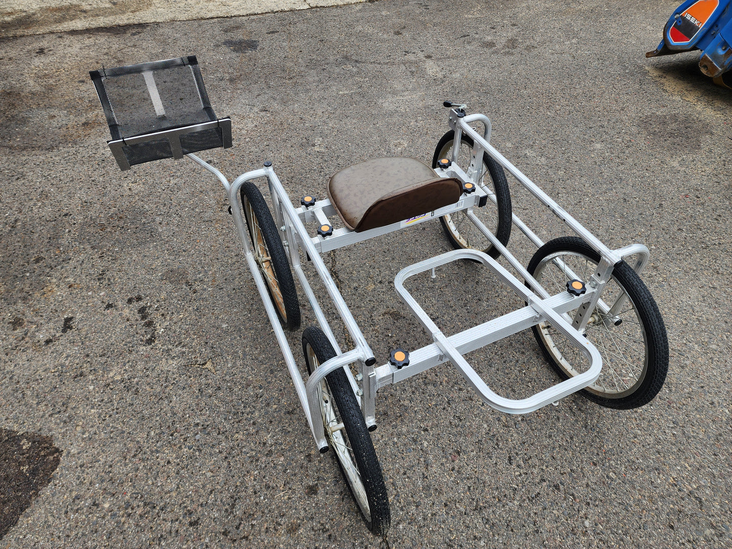 ハラックス　中古　乗用植付作業車（アルミ）　NKS-1100