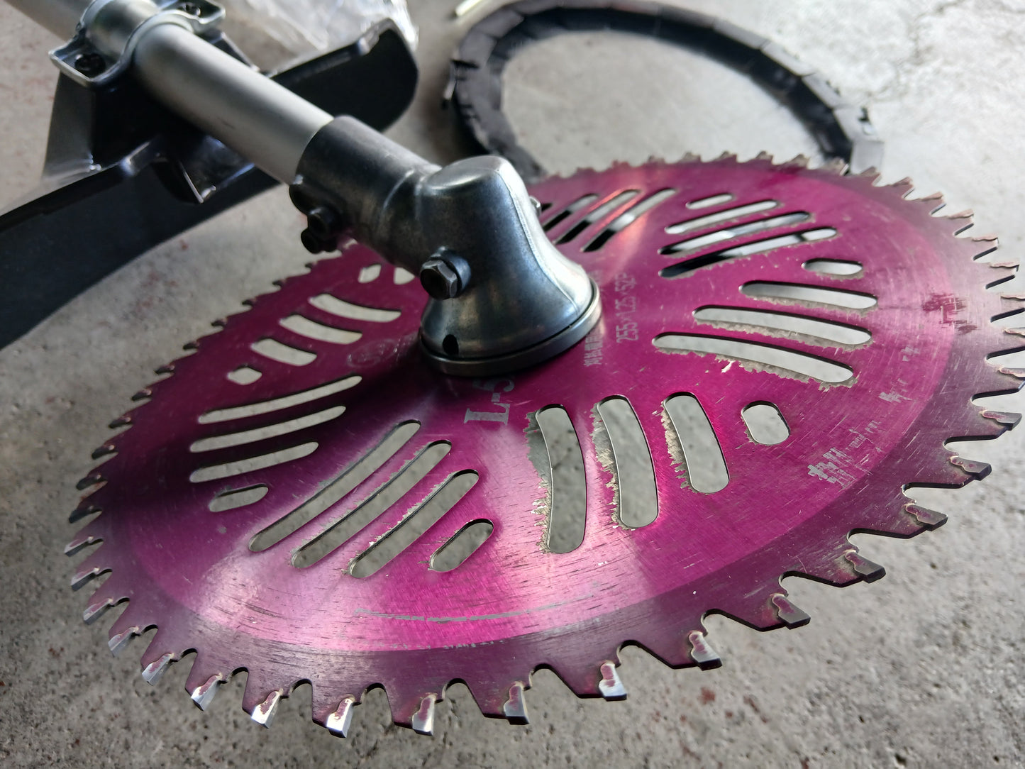 ゼノア　中古　刈払機　TR2610EZ　【宮城3001】