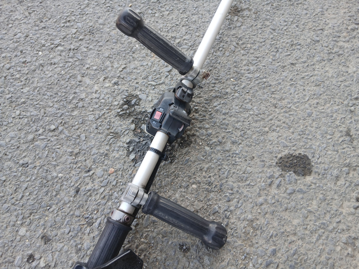 ゼノア　中古　背負式刈払機 BK2650Hb 【宮城3243】