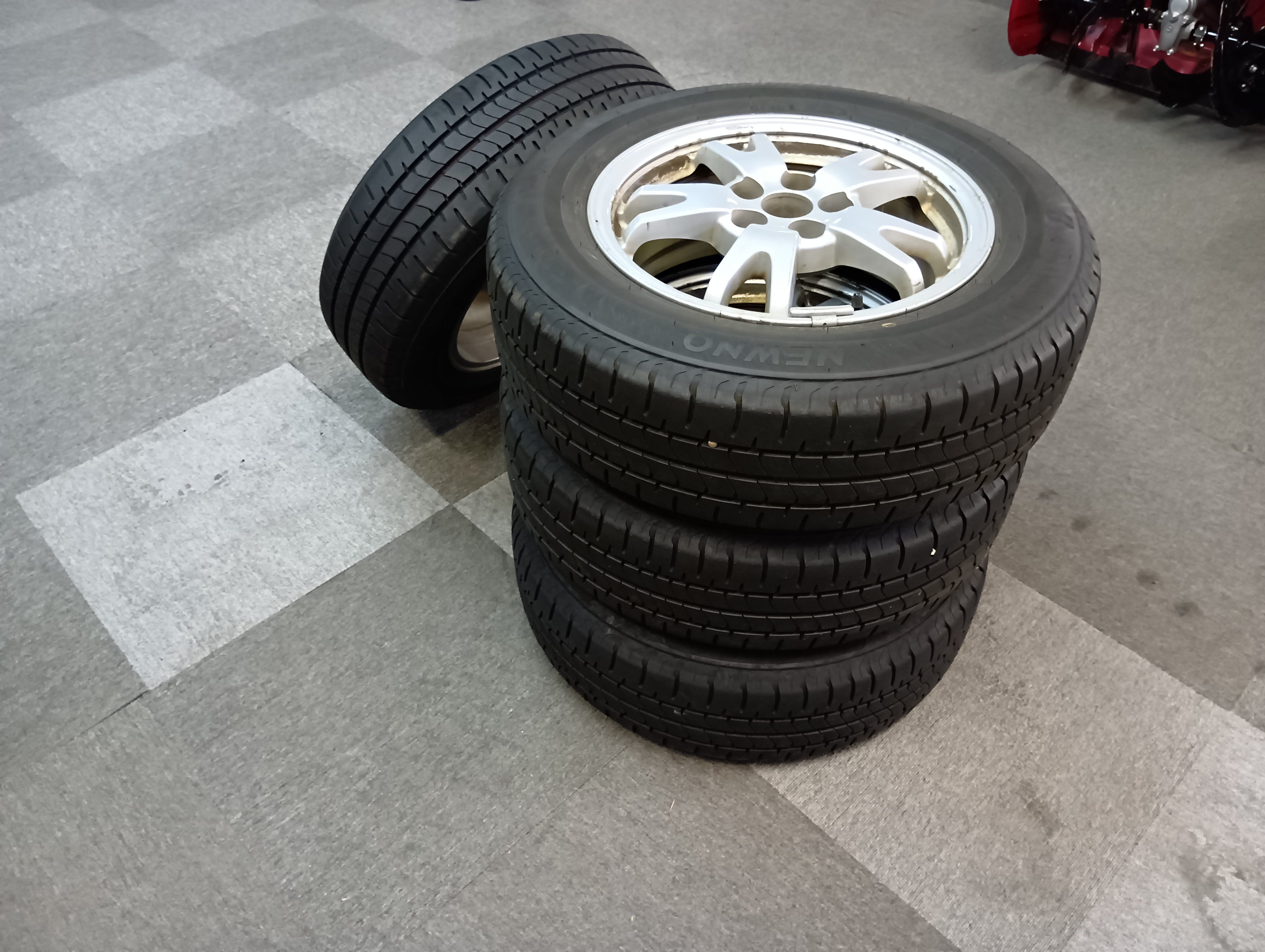 トヨタ 中古 アルミホイール付タイヤ 195/65R15 91H【 岩手店 5】 – 農