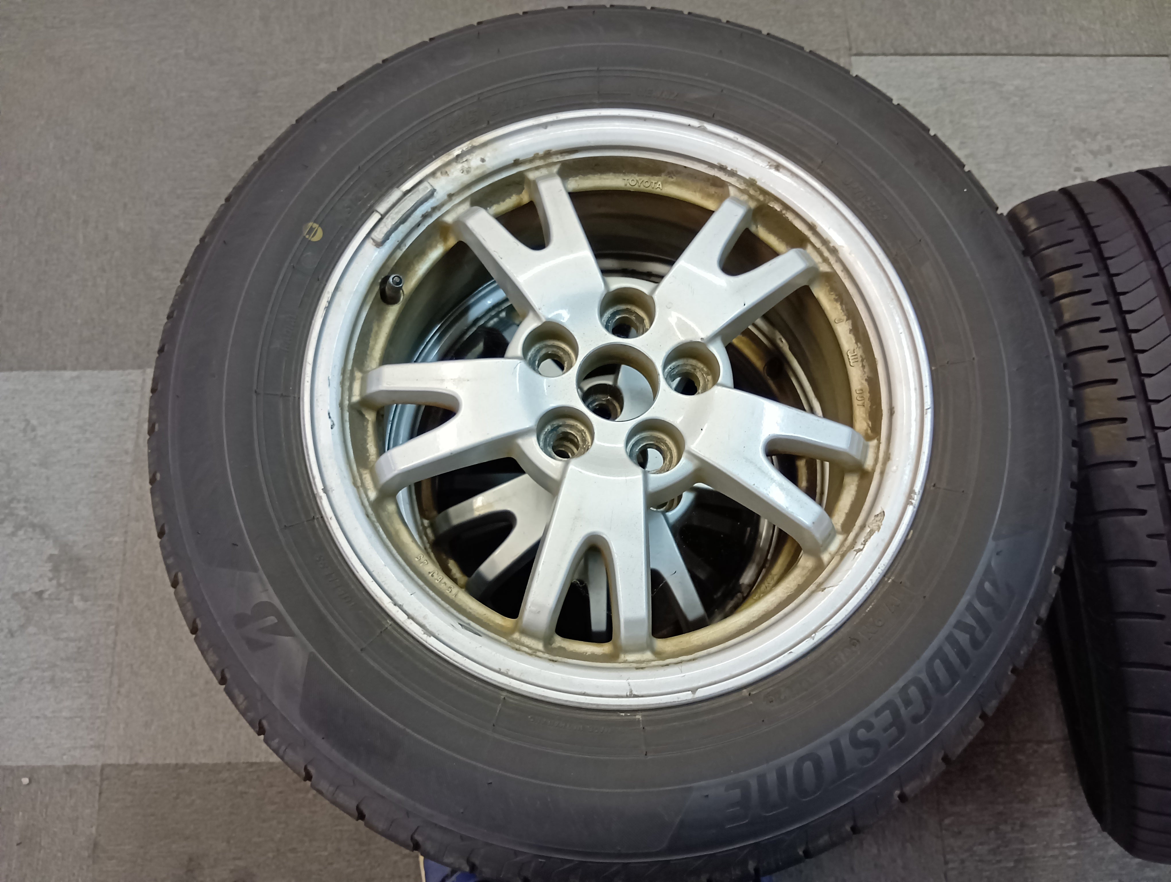 トヨタ 中古 アルミホイール付タイヤ 195/65R15 91H【 岩手店 5】 – 農