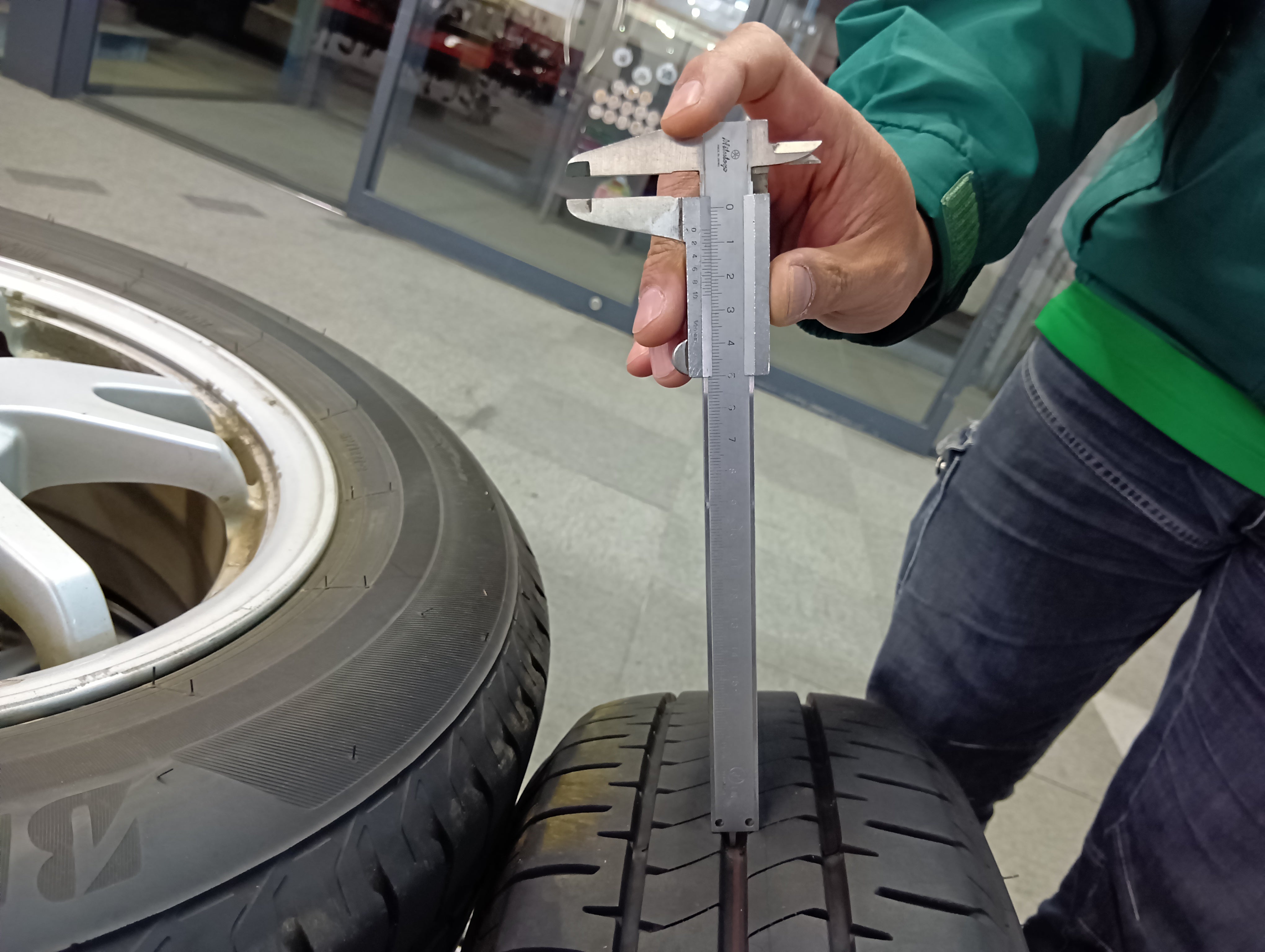 トヨタ 中古 アルミホイール付タイヤ 195/65R15 91H【 岩手店 5】 – 農