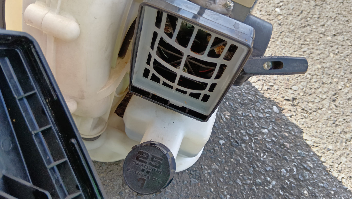 丸山　中古　背負動力散布機 MD6020S　【岩手店553】