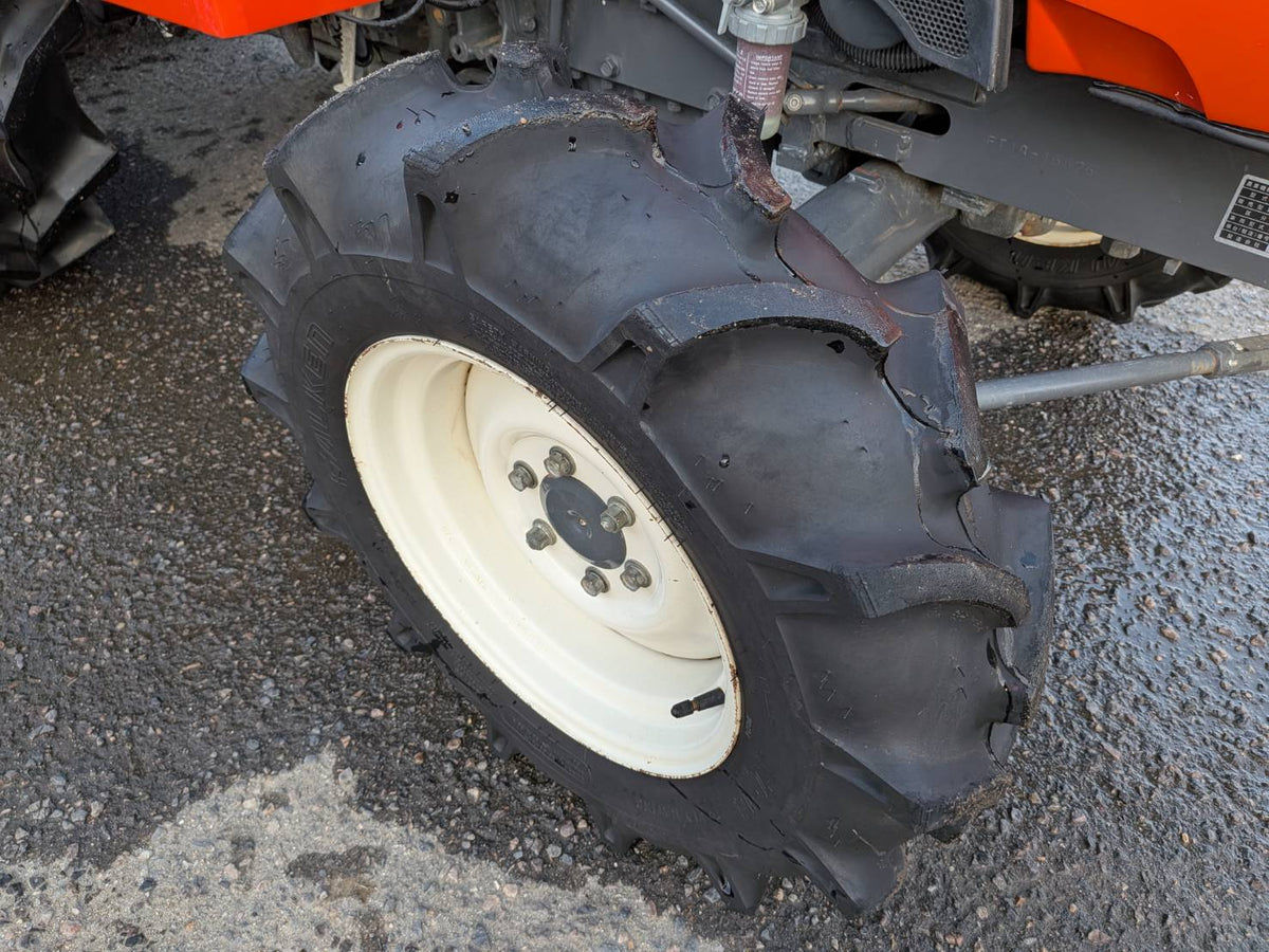 クボタ　中古　トラクター　25馬力　513時間　FT25BMAJPP