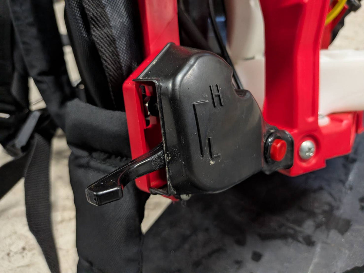 丸山　中古　背負動力噴霧機　MLS201